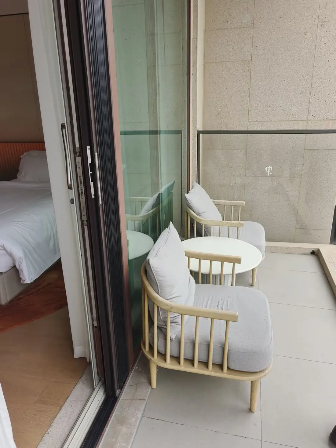 房间外带的小阳台休息区